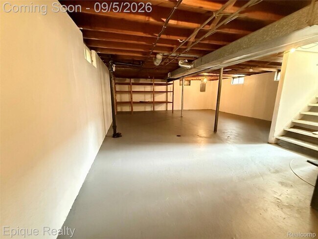 Building Photo - 5627 Clippert St