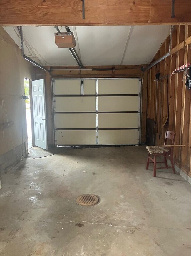 Building Photo - Stettin Duplex