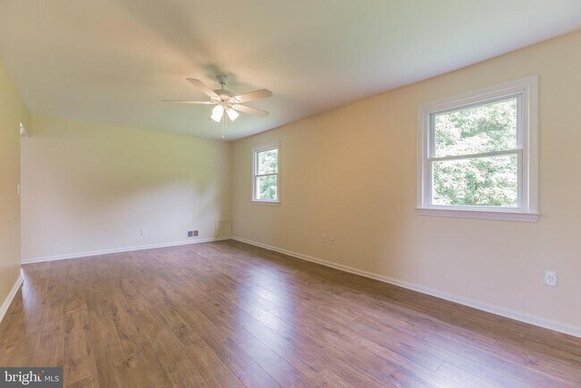 Building Photo - 6055 Dawn Dr