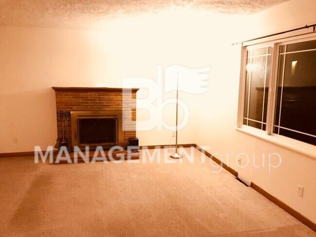 Building Photo - Fantastic Location! This is a great 2 bedroom 1 bath ranch-style home, in the heart of Concordia/...