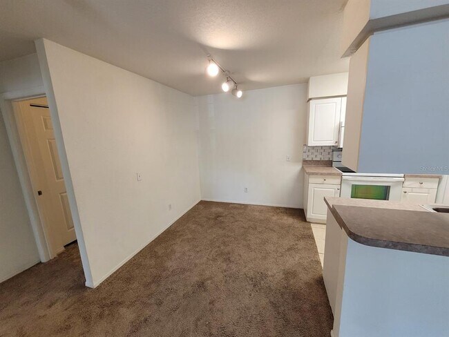 Building Photo - 5914 Willow Ridge Dr