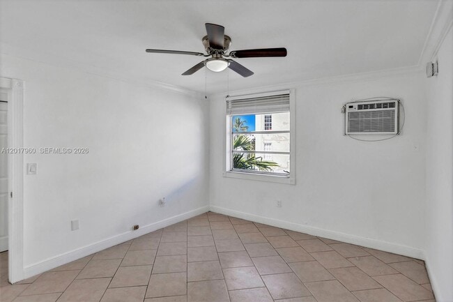 Building Photo - 713 Collins Ave