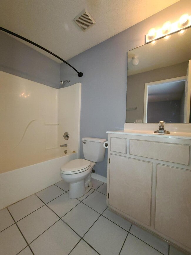 Building Photo - 2787 Bay Club Dr