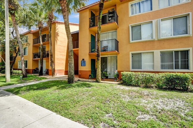 Building Photo - Updated 2 Bed, 2 Bath 1st Floor Condo with...
