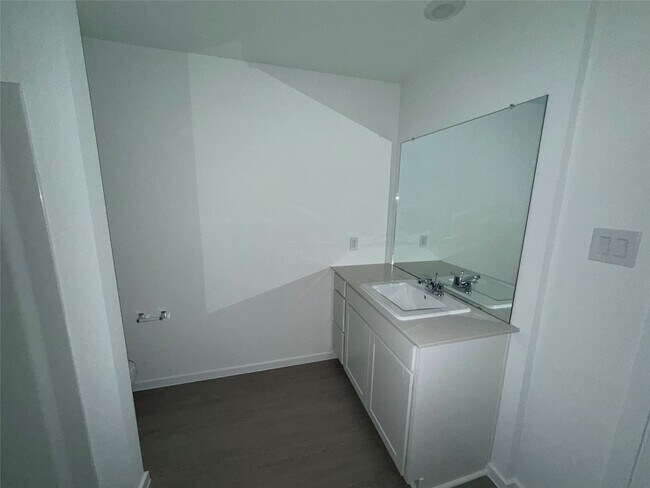 Building Photo - 29655 Knollwood Bay Rd