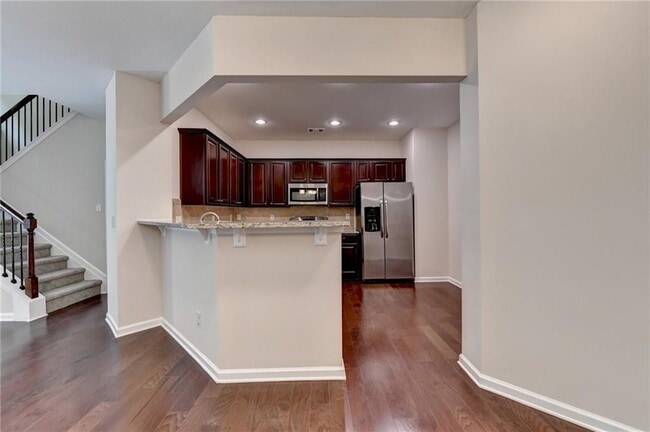 Building Photo - 2152 Greencrest Cir