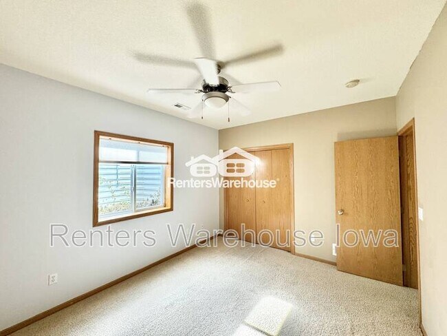 Building Photo - 2011 E 1st Ave