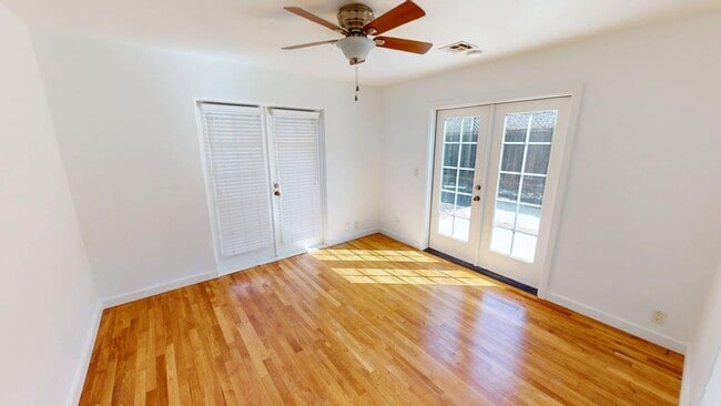 Building Photo - Beautiful Spanish Cottage in Coronado Village with AC and Garage