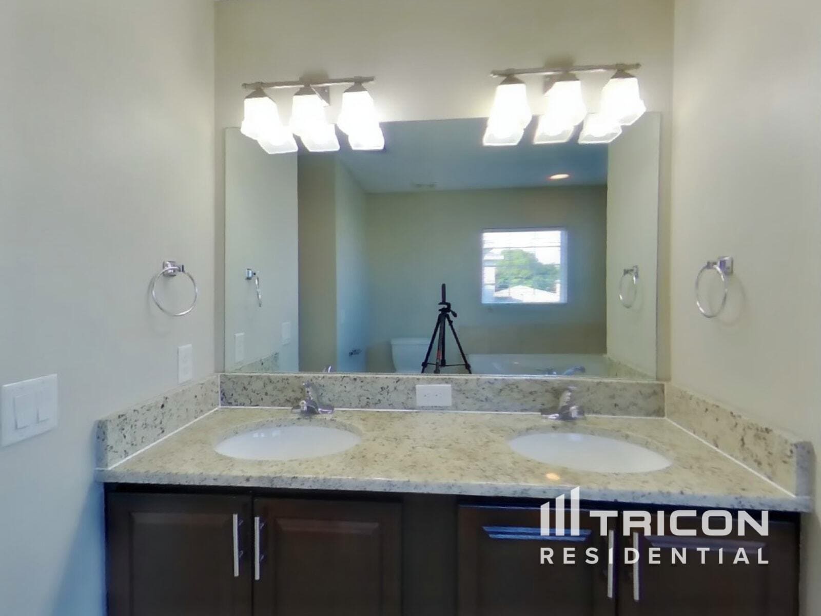 Building Photo - 2304 Whitley Ln