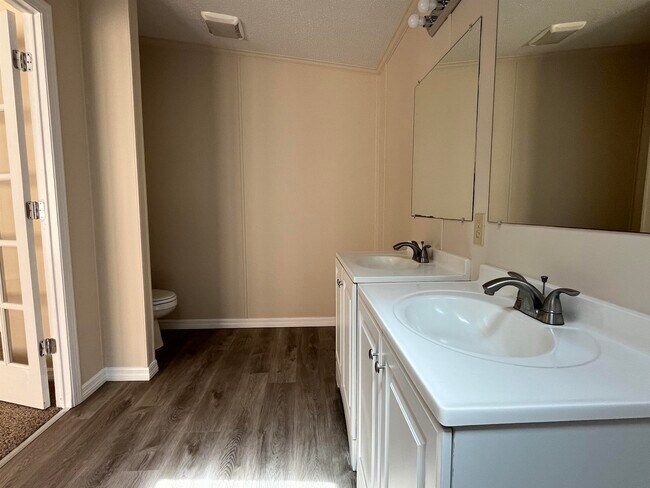 Building Photo - 1340 Thompson Bailey Rd