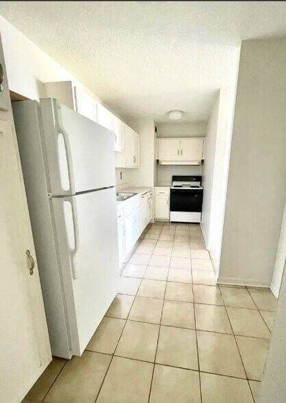 Building Photo - 2200 S Stewart Ave