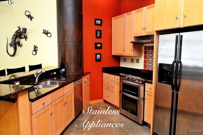 Building Photo - 701 N 15th St