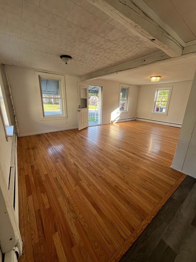 Building Photo - 3 Bedroom, 2 Bathroom Single Family Home i...