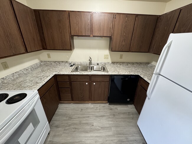 Building Photo - 2355 Chalet Gardens Rd