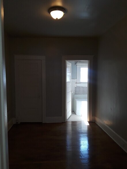 Building Photo - 880 E 100 S