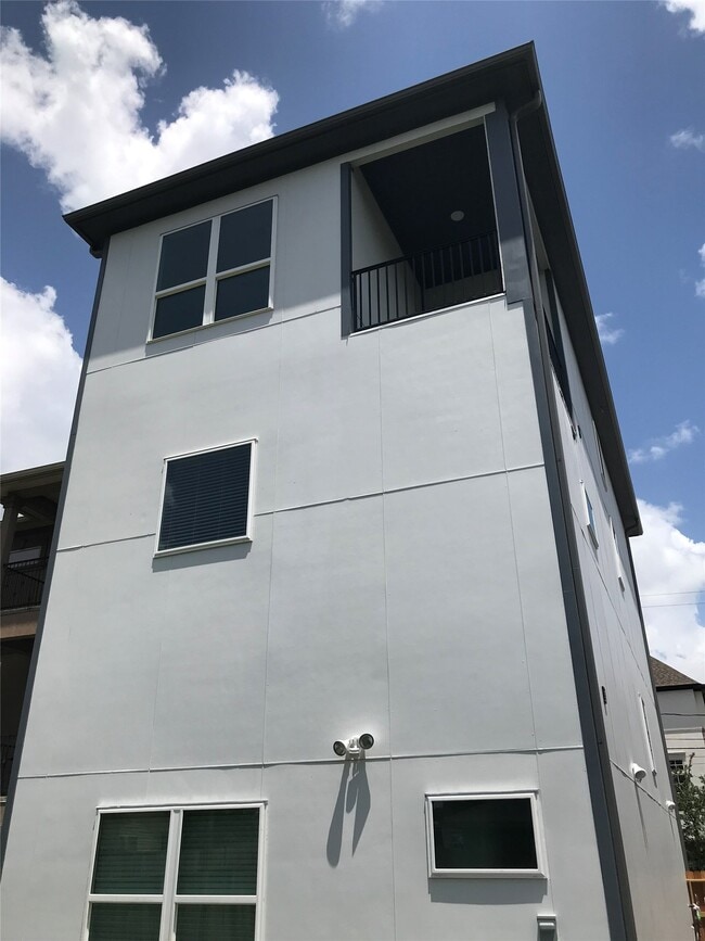 Building Photo - 1111 Edwards St