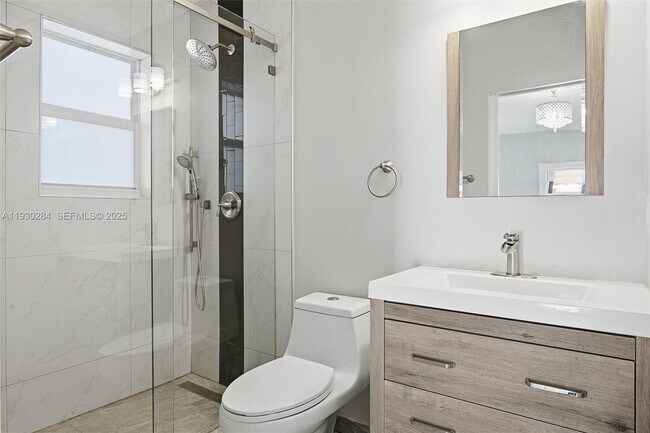 Building Photo - 2120 SW 16th St