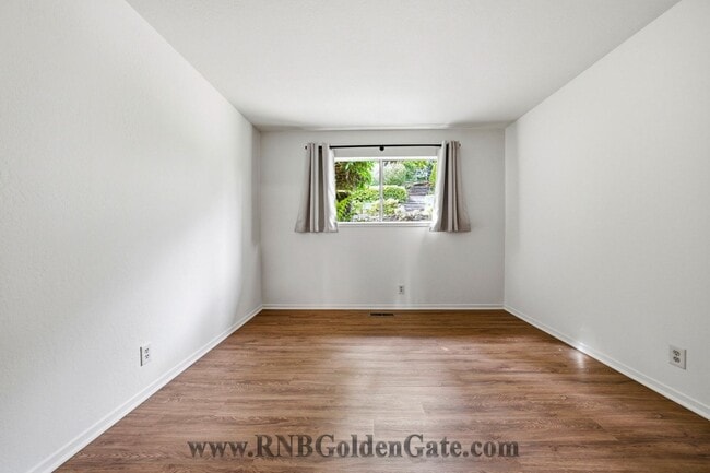 Building Photo - Gorgeous home with spacious yard in Kentfield for rent!