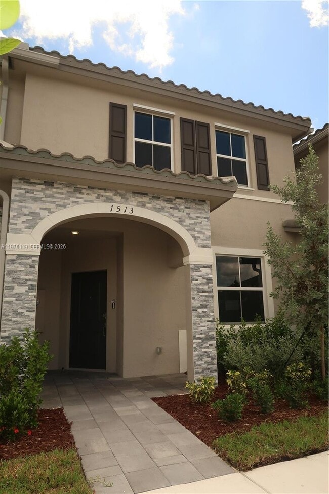 Building Photo - 1513 SE 27th Rd