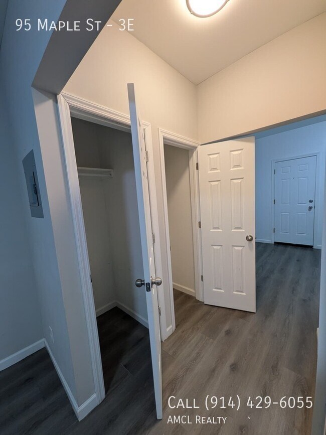 Building Photo - 95 Maple St