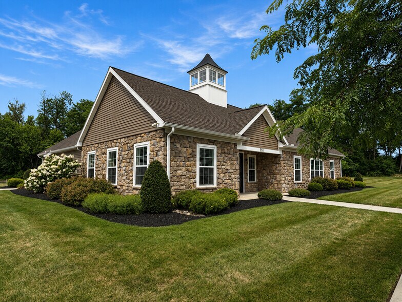 Building Photo - 721 Farmwood Ln