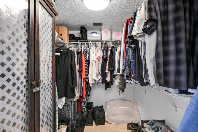 Building Photo - 1266 S Military Trail