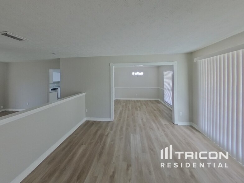Building Photo - 114 Jeffrey Dr
