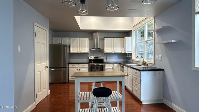 Building Photo - 21 Skylark Dr