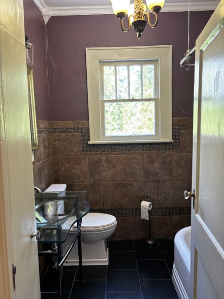 Building Photo - 201 Woodside Ave