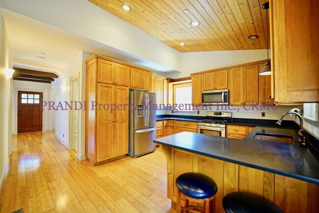 Building Photo - Gerstile Park Gem, With Upgraded Finishes ...