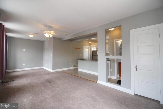 Building Photo - 22 N Market St