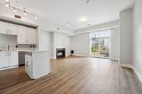 Building Photo - One month free rent with a lease start dat...