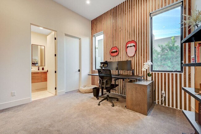 Building Photo - Amazing Golf Course and Las Vegas Valley V...