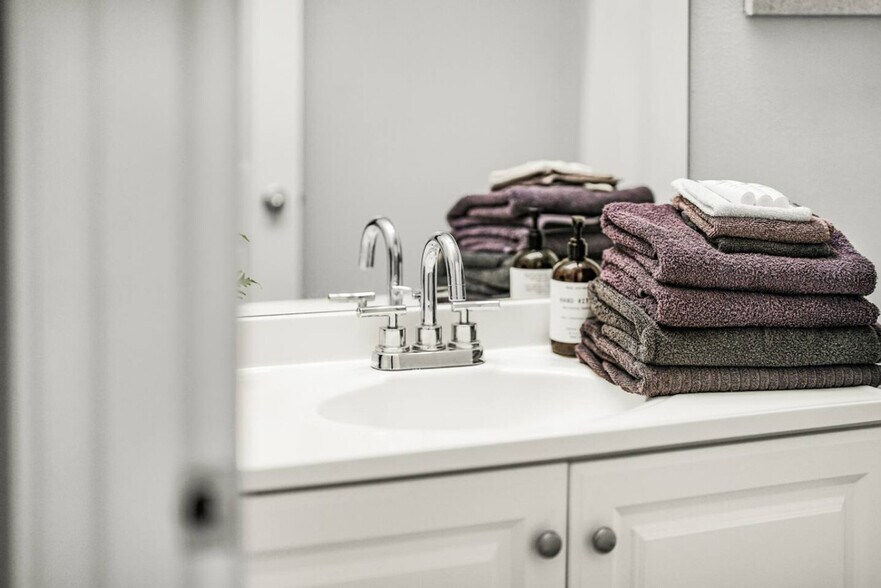 Building Photo - 2702 E 33rd St