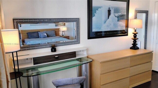 Building Photo - 1500 Bay Rd