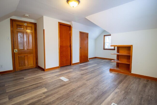 Building Photo - 212 E 142nd Pl