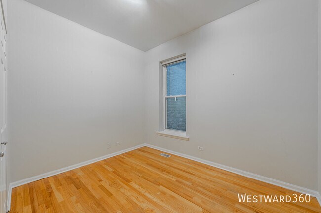 Building Photo - 1017 W Dakin St