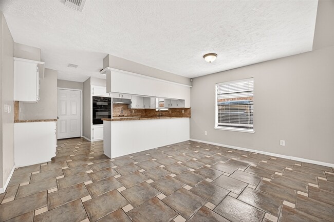 Building Photo - 21318 Park Brook Dr