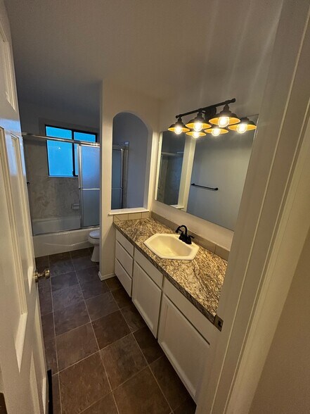 Building Photo - 454 N Pebble Beach Way