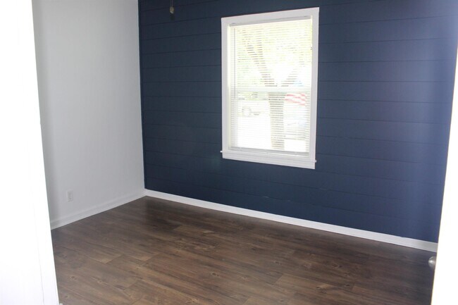 Building Photo - 2300 Haven Dr