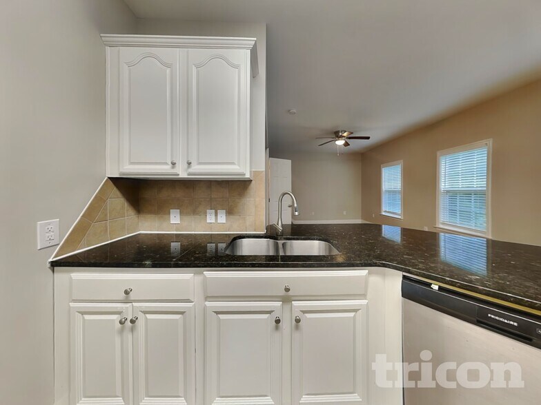 Building Photo - 461 Kimball Loop