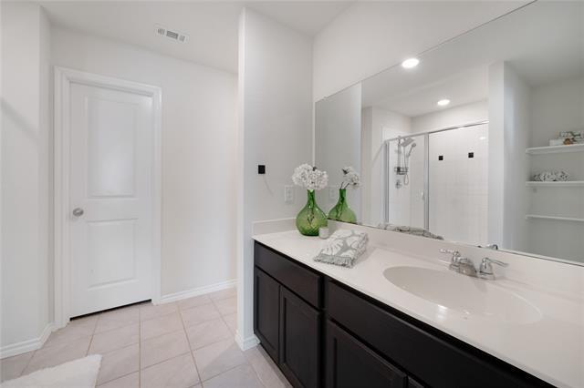 Building Photo - 914 Decker Dr