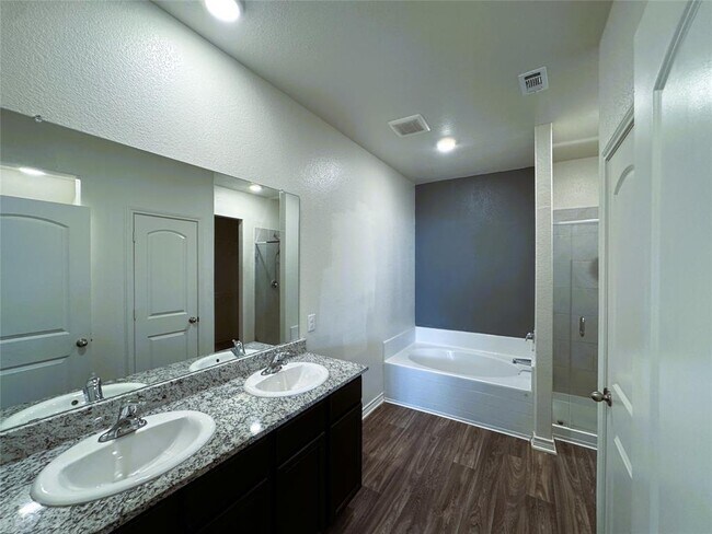 Building Photo - 356 Cres Park Dr