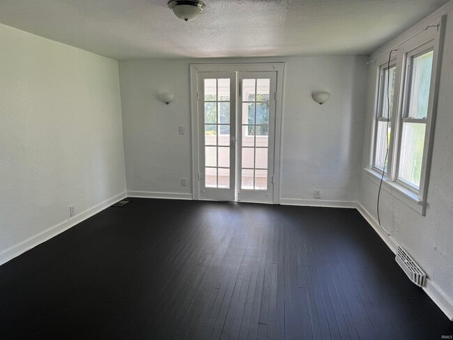 Building Photo - 2110 E Yale Ave