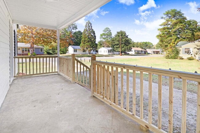 Building Photo - **RENOVATED** 2 BR 1 BA HOME IN GOLDSBORO- close to SJAFB!