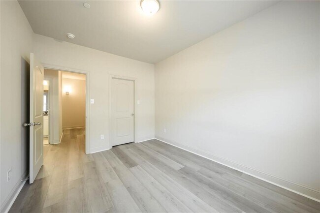 Building Photo - 2745 Troutt Dr