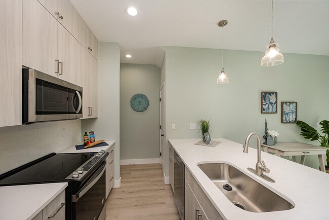 Building Photo - 900 Paddleboard Ct