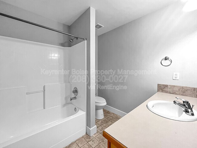 Building Photo - 2120 N Eagle Creek Ln