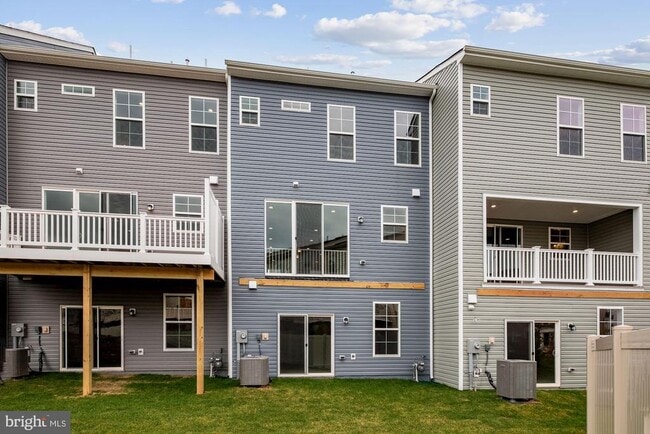 Building Photo - 5986 Passend Dr