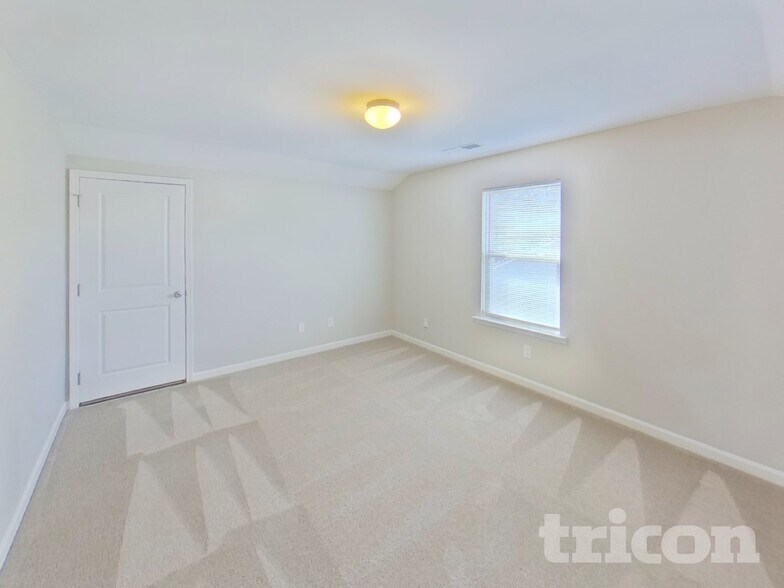 Building Photo - 4014 Sitka Dr